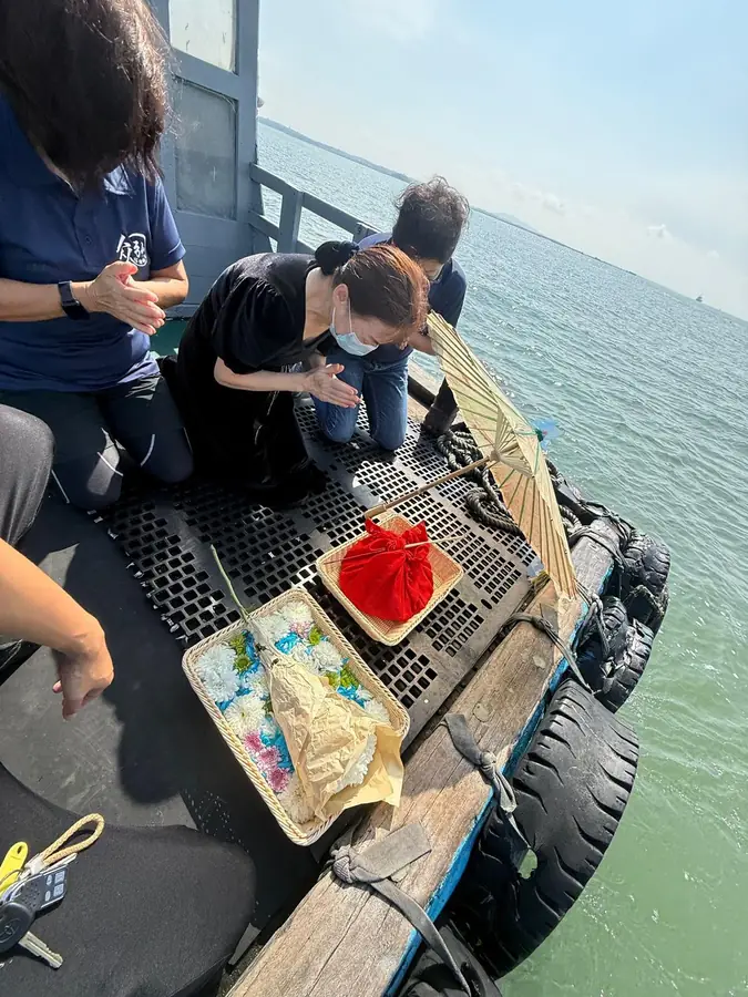 Family final farewell at sea