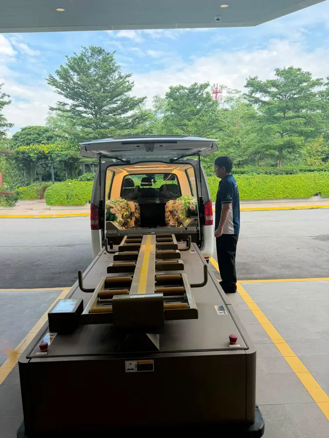 Funeral hearse arriving at mandai crematorium