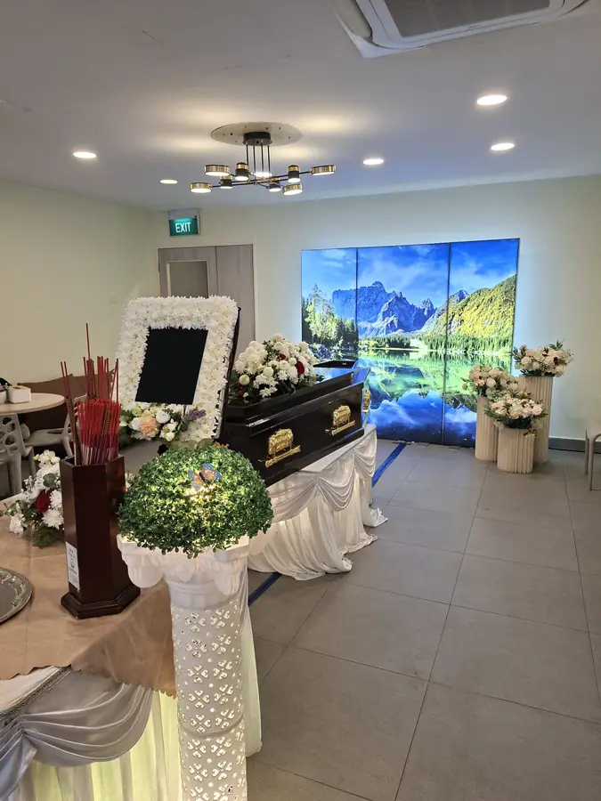 Freethinker funeral memorial setup side view